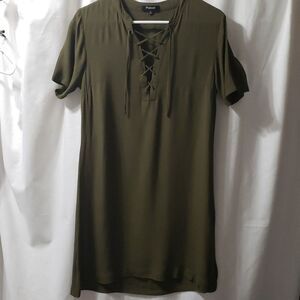 Madewell. EUC. Criss - Cross Lacing, V-neckline, Short Sleeved. Size XS.